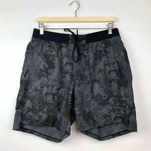 Lululemon License To Train Shorts Unlined Mens Sz Large M7AUKS Gray Camo 7”